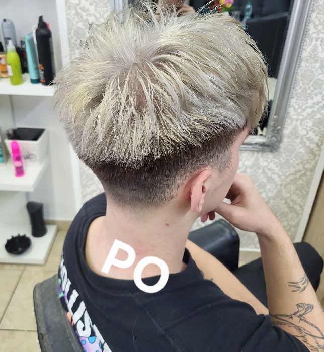 Krátky platinový strih